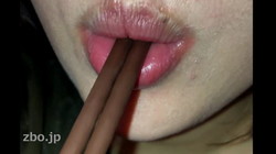 * New sample * [Mastication / Lips / Mouth / Tongue Fetish] An amateur model who eats chocolate sweets and spits it out